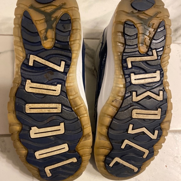 Nike Air Jordan Retro 11 Low Georgetown  Youth 2y - Picture 11 of 12